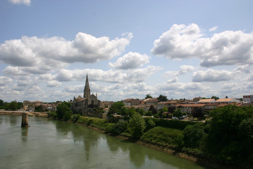 Langon — la ville vue depuis la Garonne